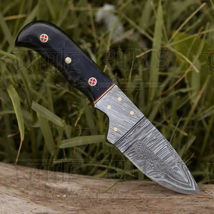 7.25” Handmade Forged Damascus Steel Full Tang Skinner Knife - Buffalo Horn Handle